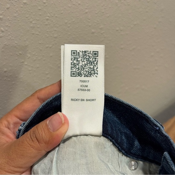 True Religion NWT 30 Medium Wash Ricky SN Relaxed Straight Cut Off Denim Shorts - Picture 5 of 10